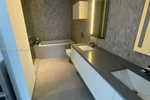 88 SW 7th St, Miami, FL 33130 - Photo 9