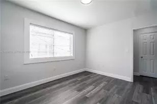 7925 Hawthorne Ave, Miami Beach, FL 33141 - Photo 17