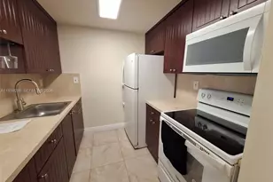 250 NW 107th Ave, Miami, FL 33172 - Photo 7