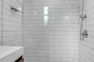 810 11th St, Miami Beach, FL 33139 - Photo 19