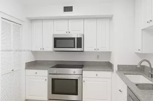 888 Brickell Key, Miami, FL 33131 - Photo 21