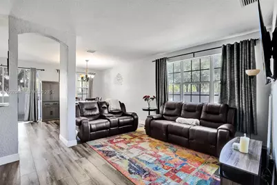 9175 NW 40th Pl, Sunrise, FL 33351 - Photo 5