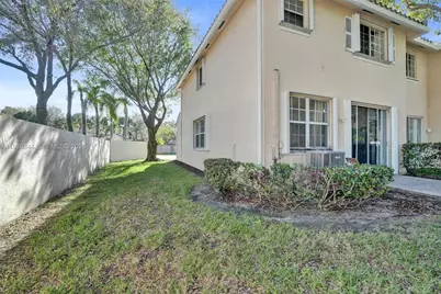 9175 NW 40th Pl, Sunrise, FL 33351 - Photo 39
