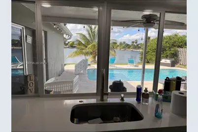 2101 NW 84th Way, Sunrise, FL 33322 - Photo 13
