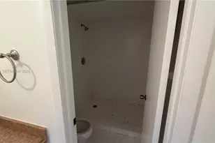 468 NE 206th Ln, Miami, FL 33179 - Photo 9