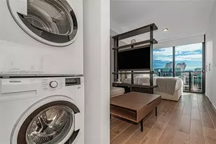 398 NE 5th St, Miami, FL 33132 - Photo 21