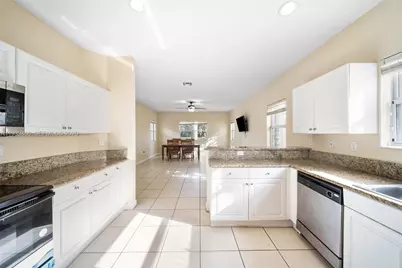 3641 NE 4th St, Homestead, FL 33033 - Photo 9