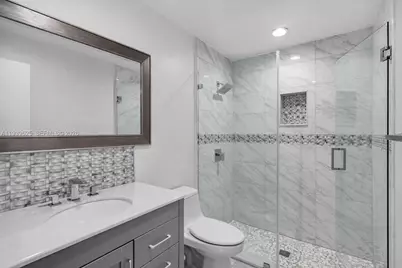 10981 SW 44th St, Miami, FL 33165 - Photo 11