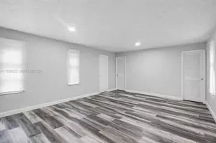 10981 SW 44th St, Miami, FL 33165 - Photo 17