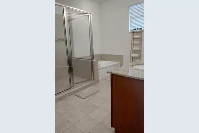 909 NE 193rd Ter #909, Miami, FL 33179 - Photo 15