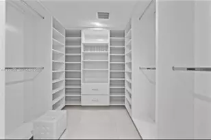 20051 NW 64th Pl, Hialeah, FL 33015 - Photo 9