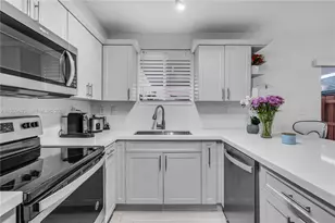 10718 NW 87th Ct, Hialeah Gardens, FL 33018 - Photo 7