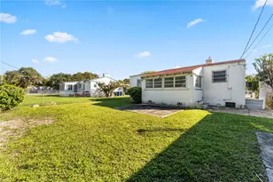 819 NW 47th St, Miami, FL 33127 - Photo 15