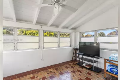 819 NW 47th St, Miami, FL 33127 - Photo 11