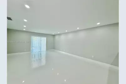 11240 SW 33rd Cir Pl, Miami, FL 33165 - Photo 7