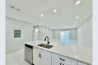 11240 SW 33rd Cir Pl, Miami, FL 33165 - Photo 5
