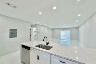 11240 SW 33rd Cir Pl, Miami, FL 33165 - Photo 5