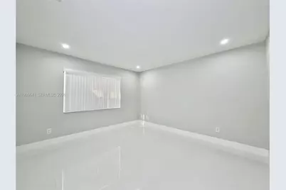 11240 SW 33rd Cir Pl, Miami, FL 33165 - Photo 9