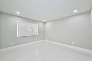 11240 SW 33rd Cir Pl, Miami, FL 33165 - Photo 9