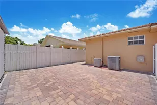 3653 SW 27th St, Miami, FL 33133 - Photo 9