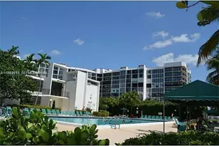 800 Parkview Dr, Hallandale Beach, FL 33009 - Photo 25