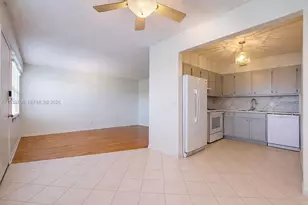 13450 SW 3rd St, Pembroke Pines, FL 33027 - Photo 5