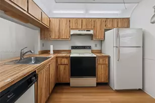 10409 NW 11th St, Pembroke Pines, FL 33026 - Photo 9