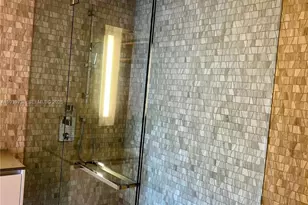 88 SW 7th St, Miami, FL 33130 - Photo 13