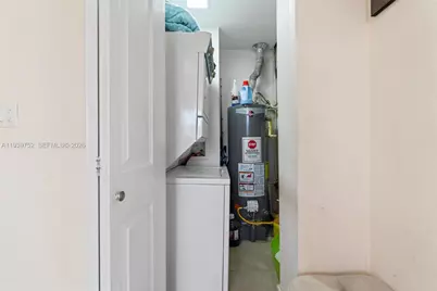 325 SE 9th Ave, Hialeah, FL 33010 - Photo 17