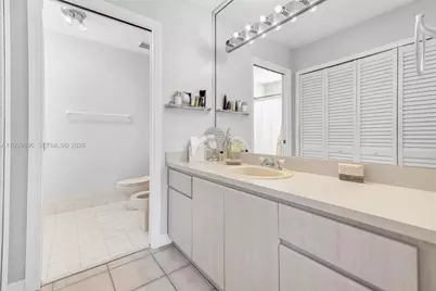 945 NW 132nd Ave W, Miami, FL 33182 - Photo 17