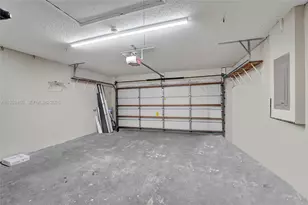 9012 Lake Park Cir S, Davie, FL 33328 - Photo 29