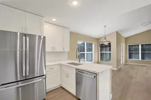 9012 Lake Park Cir S, Davie, FL 33328 - Photo 23