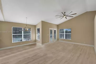 9012 Lake Park Cir S, Davie, FL 33328 - Photo 3