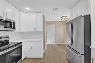 9012 Lake Park Cir S, Davie, FL 33328 - Photo 21