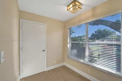 9012 Lake Park Cir S, Davie, FL 33328 - Photo 27