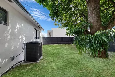 2250 NW 95th St, Miami, FL 33147 - Photo 25