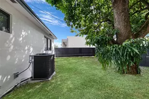 2250 NW 95th St, Miami, FL 33147 - Photo 25