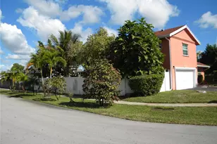 7527 SW 7th Ct, North Lauderdale, FL 33068 - Photo 5