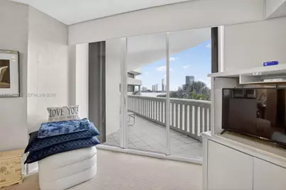 3000 Island Blvd #502, Aventura, FL 33160 - Photo 25