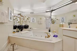 3000 Island Blvd, Aventura, FL 33160 - Photo 31