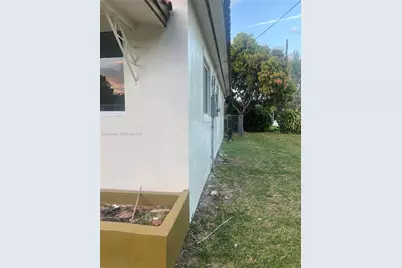 395 NE 112th St, Miami, FL 33161 - Photo 7