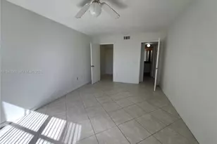 8353 Lake Dr, Doral, FL 33166 - Photo 15