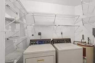 10249 NW 9th St Cir, Miami, FL 33172 - Photo 25