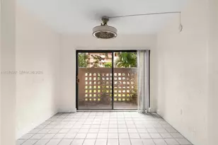 10249 NW 9th St Cir, Miami, FL 33172 - Photo 9