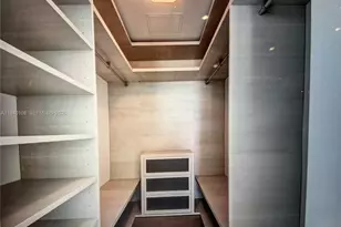 68 SE 6th St, Miami, FL 33131 - Photo 13