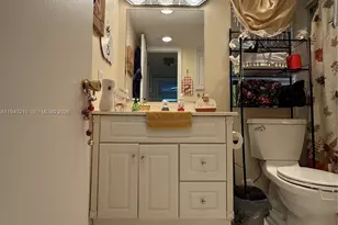 9041 Sunrise Lakes Blvd, Sunrise, FL 33322 - Photo 17