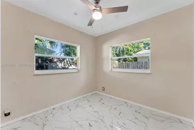 660 NE 59th Ct, Oakland Park, FL 33334 - Photo 23