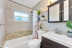 660 NE 59th Ct, Oakland Park, FL 33334 - Photo 9