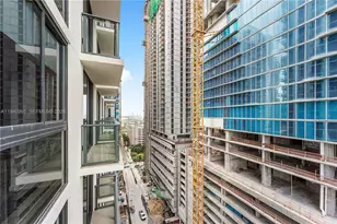 11 NE 6th St, Miami, FL 33132 - Photo 17