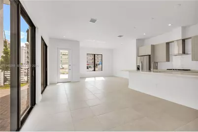 8037 NW 42nd St, Doral, FL 33166 - Photo 5